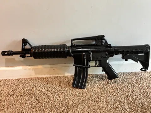 Modelo para impresión 3D: Life-Size M4 Prop Rifle: Cosplay Gun Weapon — referencia de MakerWorld