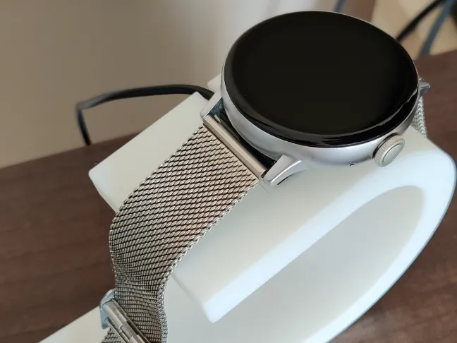 DT2 WearPro Smartwatch charger stand