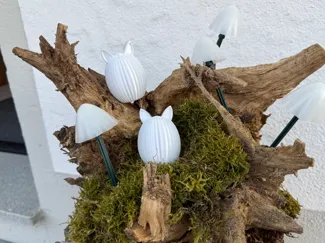 Geripptes Osterei mit Hasenohren 