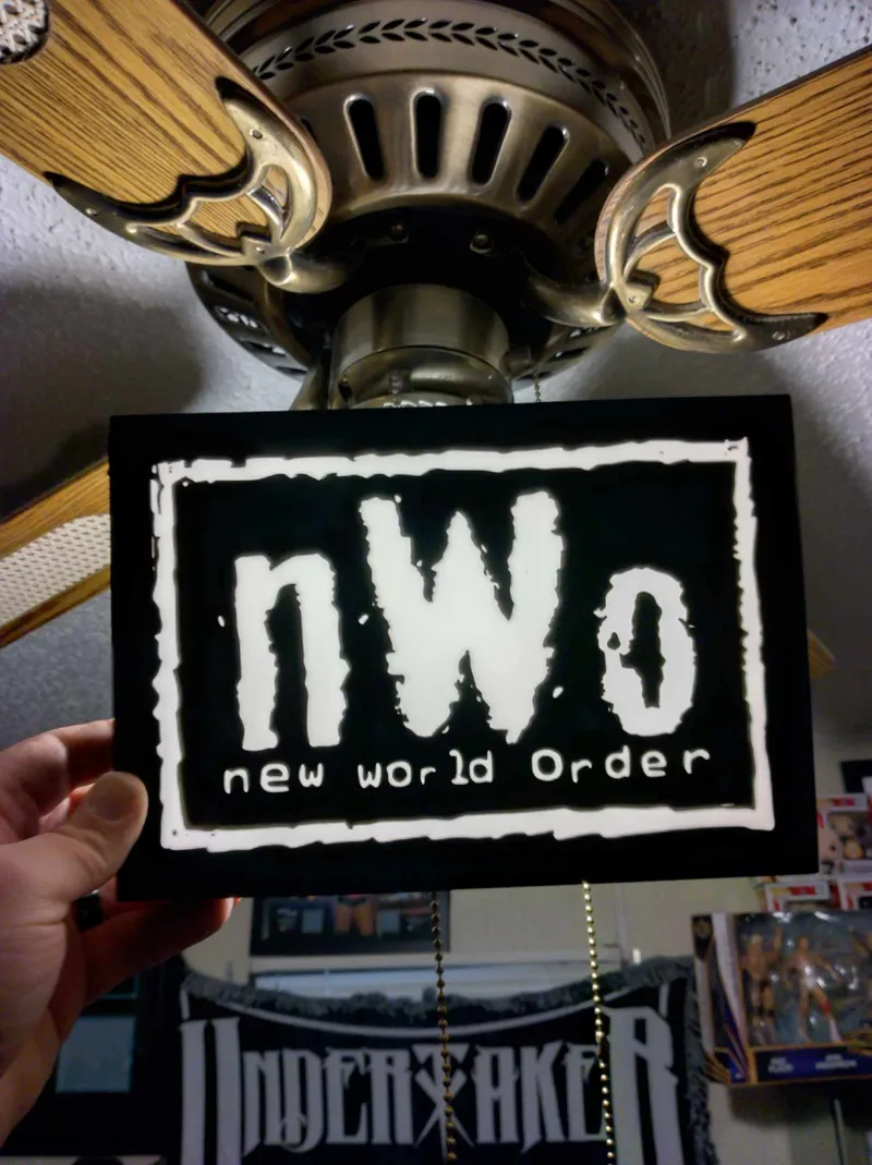 nWo Light box