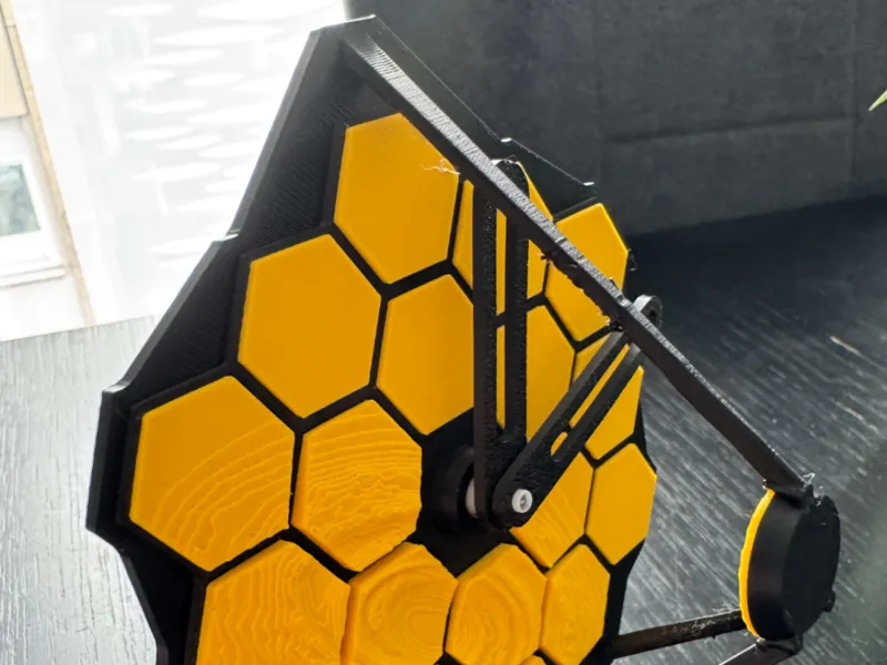 JWST-Clock [James-Webb-Space-Telescope inspired]