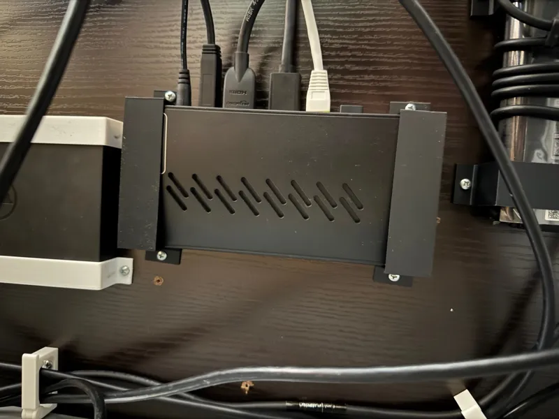 Plugable Dock under desk mount