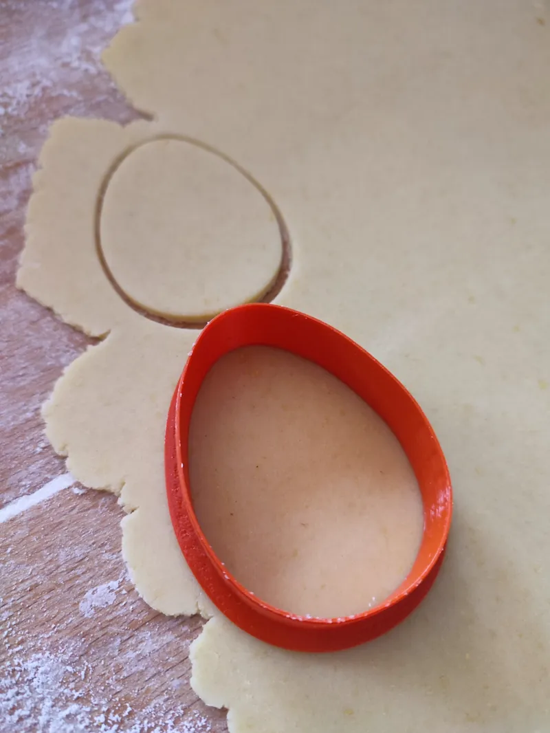 Egg cookie cutter