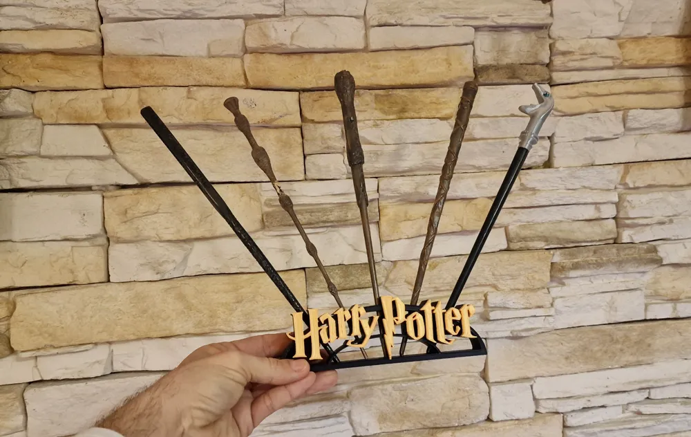The Noble Collection Exhibidor De Pared Para 10 Varitas De Harry Potter – Soporte Decorativo Sin Varitas, 45x35 Cm