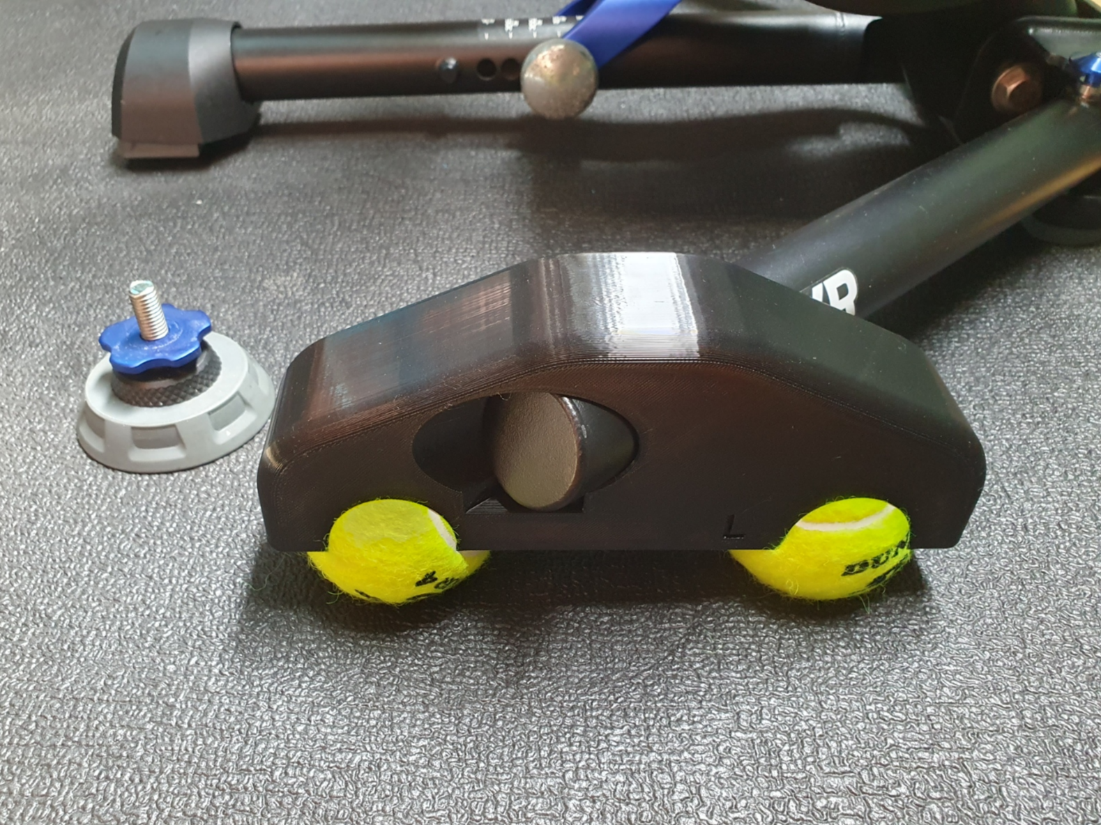 Tennis Ball Rocker Foot Left Wahoo Kickr V5