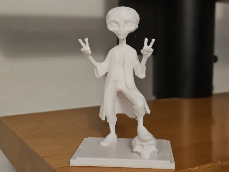 PEACEFUL ALIEN FIGURE II
