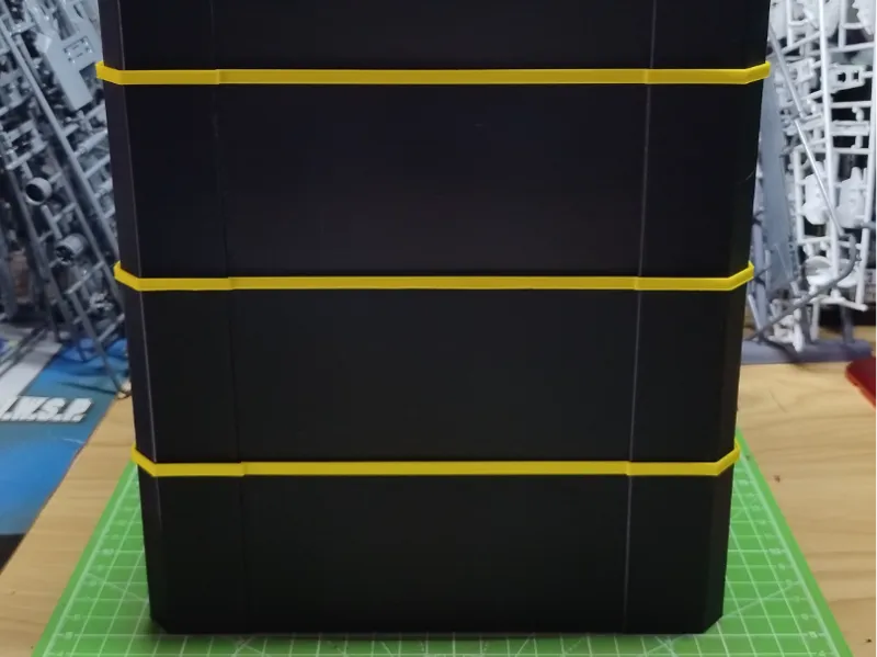 Stackable box for figures/model kits