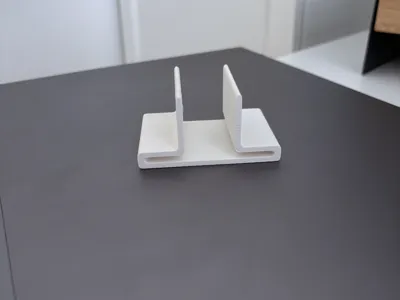 Vertikal laptop stand - 27 min print - 21g
