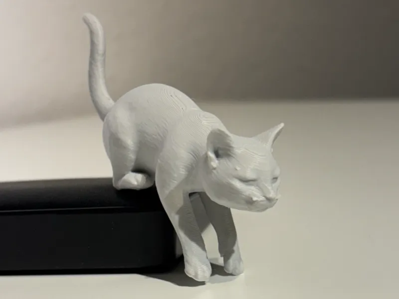 Cat Shelf Sitter – 3D Printable Cat goes down Step