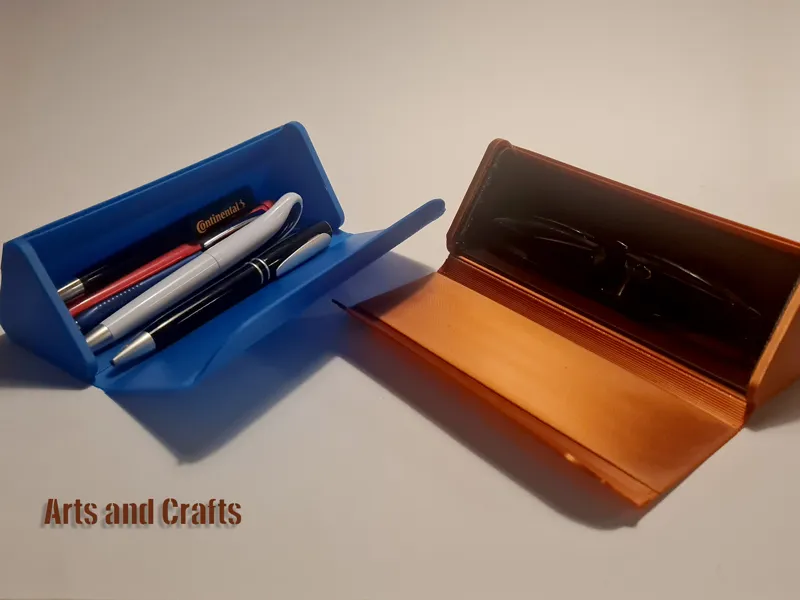 Eyeglass and pencil case printed in one piece