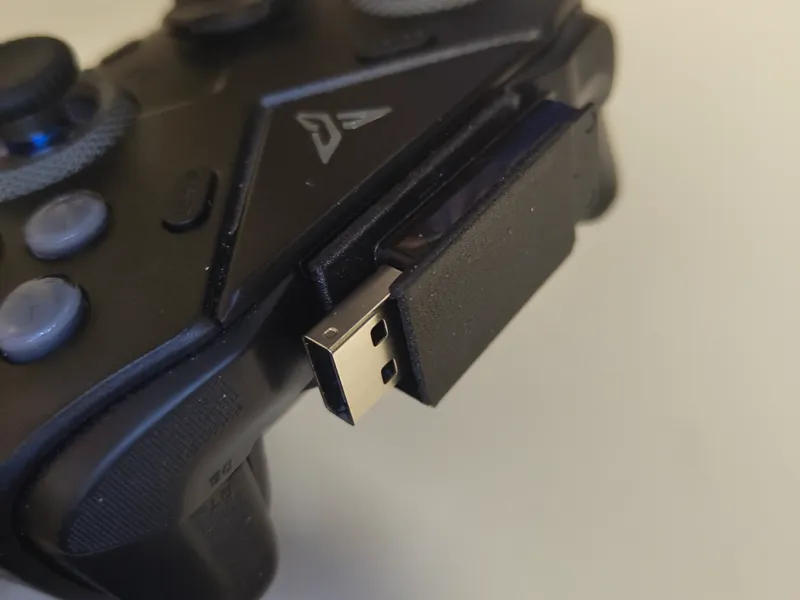 Flydigi Vader 4 Pro USB holder