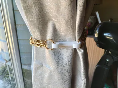 Blind chain connector