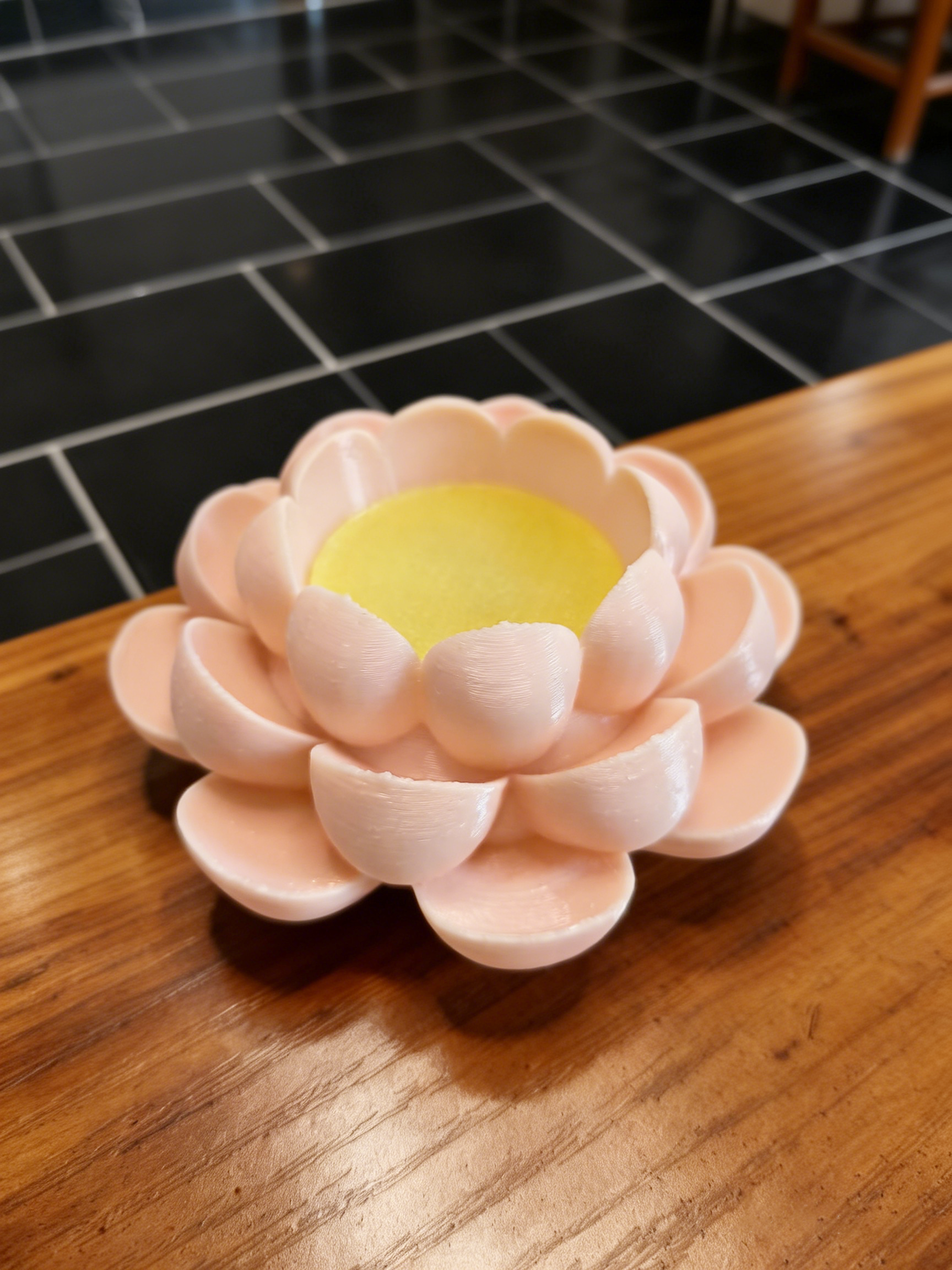 Miniatura 1 do modelo 3D 《荷花船》让手办水上漂/水培植物/河灯/挂绳喂鱼/手办底座摆件/洗澡玩具/不倾斜不沉|单色|多功能