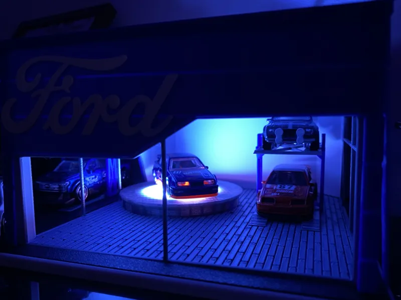 beleuchtete Center Stage für Autohaus Showroom