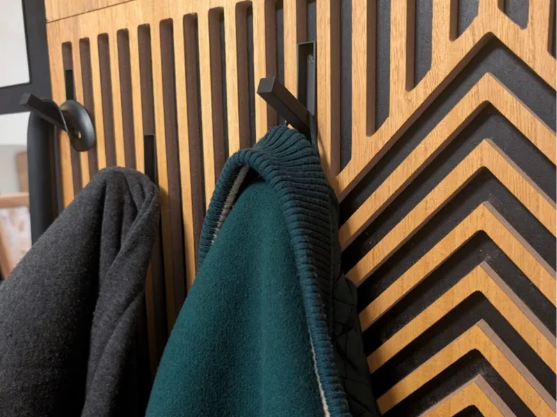 coat hanger / Piano Style