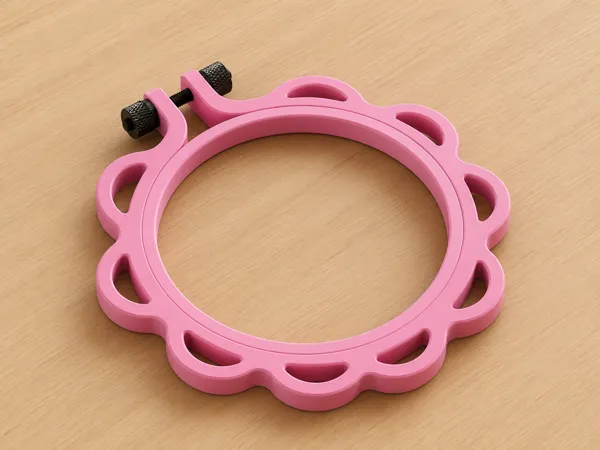 Tambour à broder en forme de marguerite