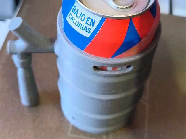 Jarra para lata estilo barril de cerveza con grifo