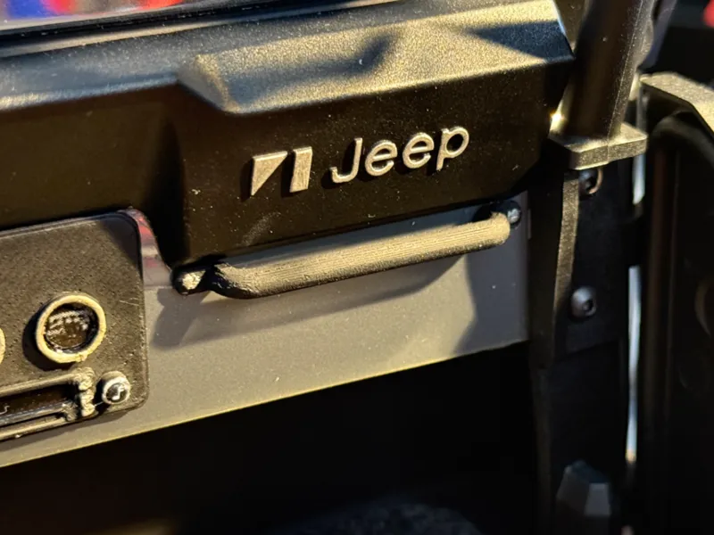 AXIAL JEEP RENEGADE CJ-7 - Griff Cockpit