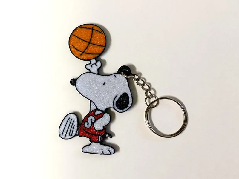 Snoopy playing basketball