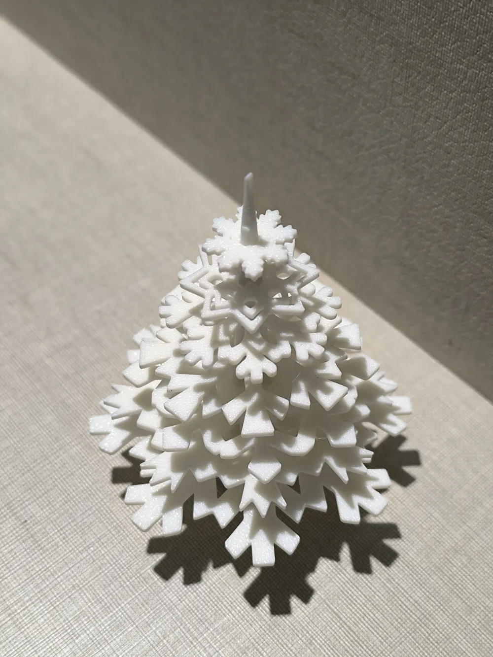Christmas Tree - Snowflakes - Free 3D Print Model - MakerWorld