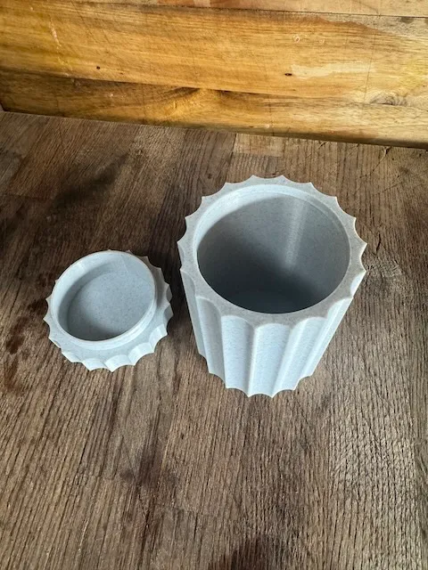 Boîte de rangement à couvercle vissé