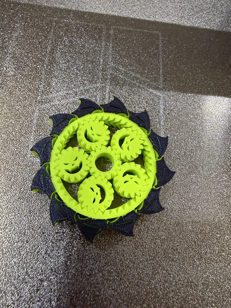 Pumpkin Bat Spinner - Free 3D Print Model - MakerWorld