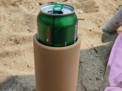 Beach can holder with spike