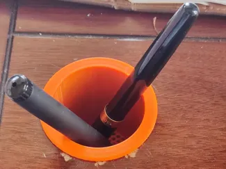 过线孔笔筒