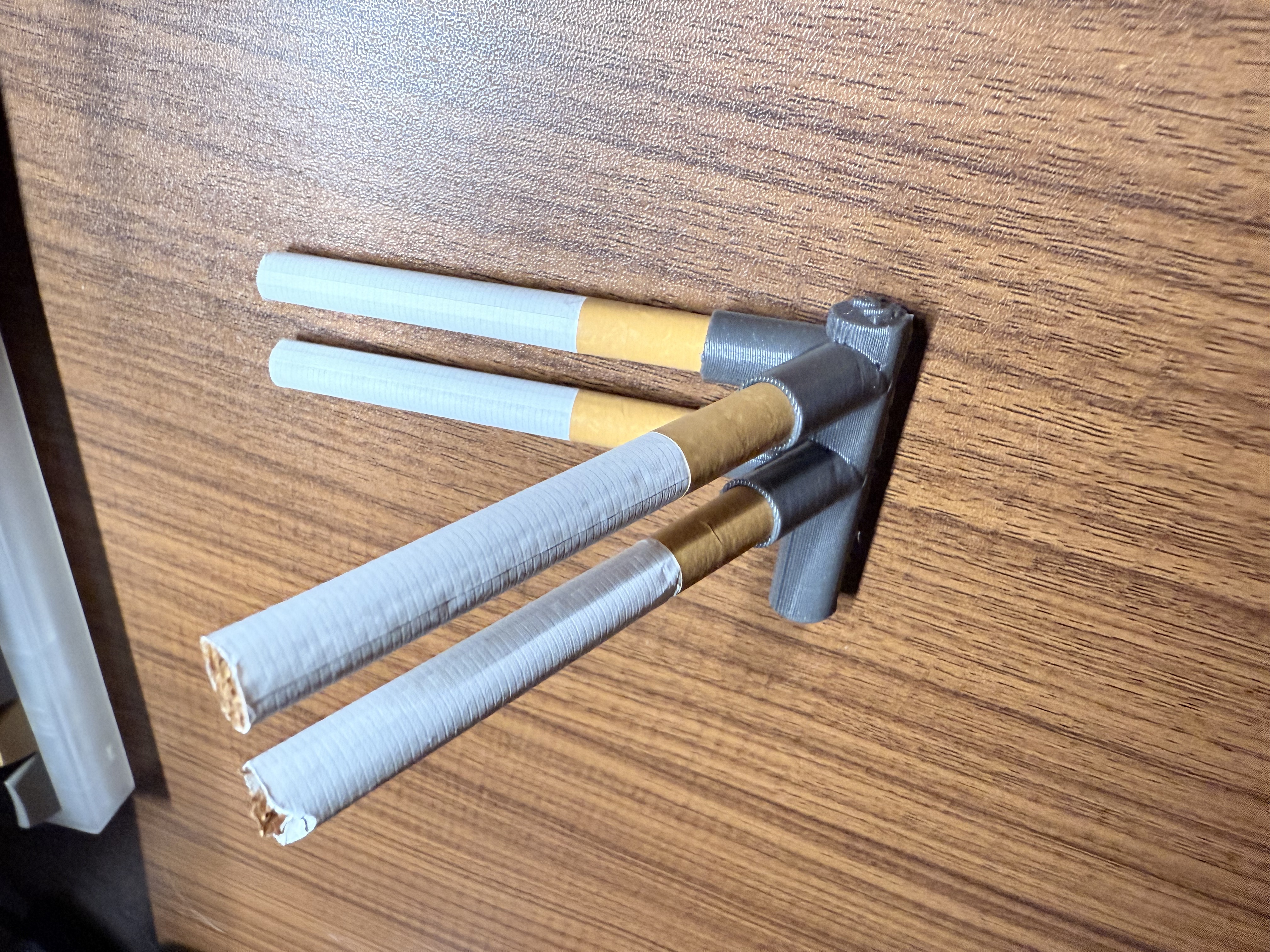 V4 cigarette holder, four cigarettes at a time, life accelerator, exercise  equipment - Free 3D Print Model
