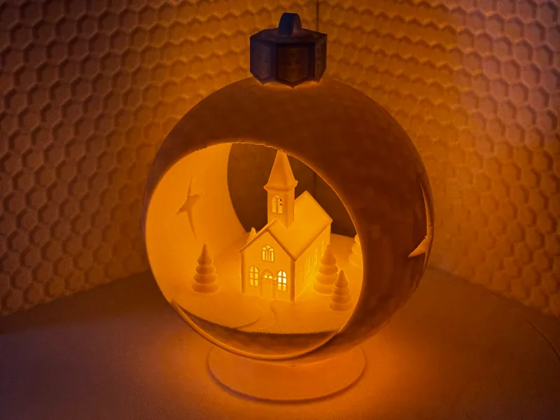 Weihnachtskugel kleine Kirche