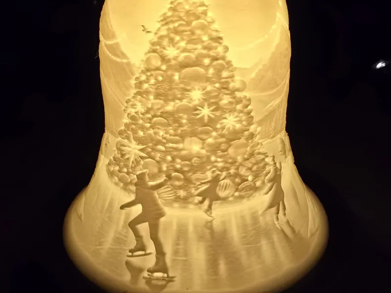 Lithophanglocke Schlittschuhlaufen auf dem See