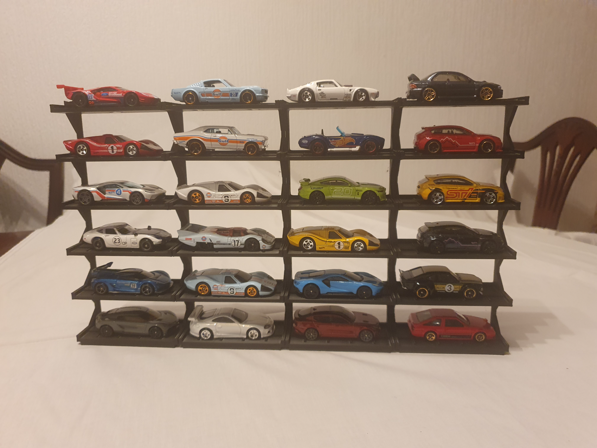 1:64 scale model car rack