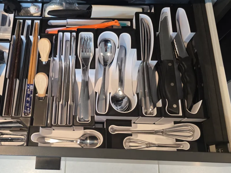23mm Grid Kitchen – Stanley Rogers + Chopsticks