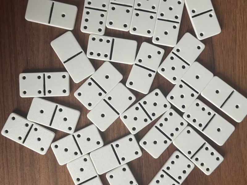 Classic Dominoes Game