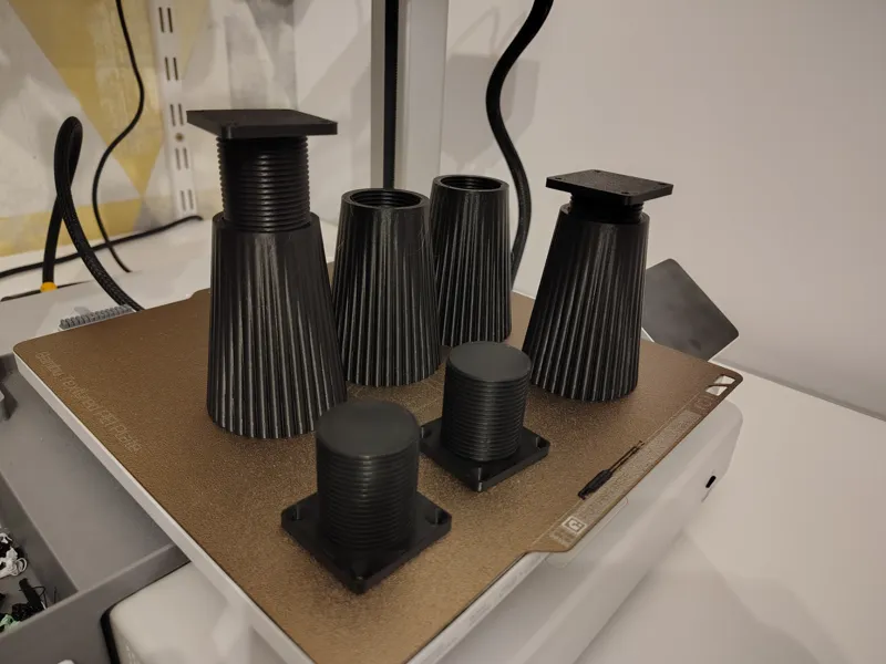 Adjustable furniture leg