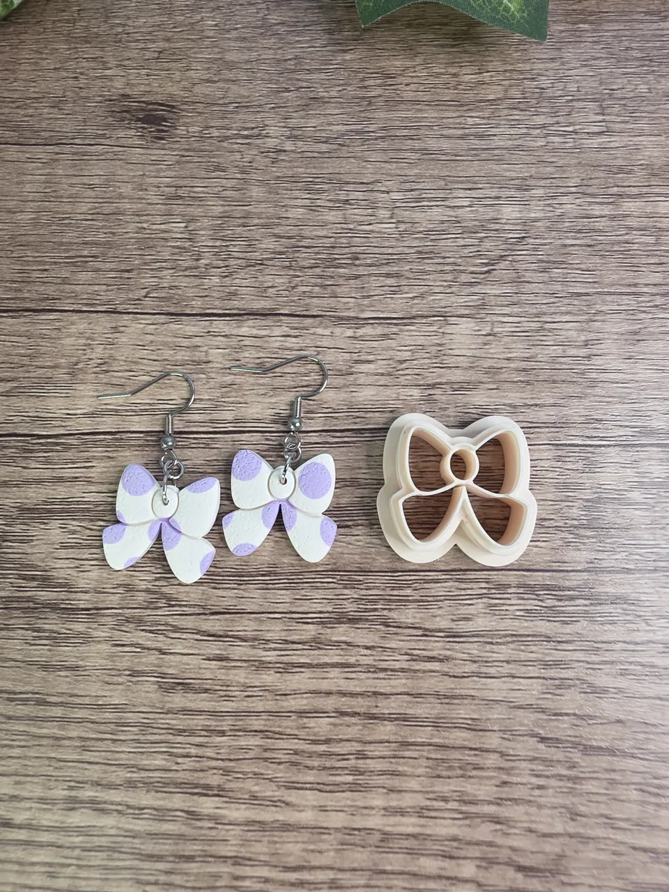 Bow earring cutter view 2