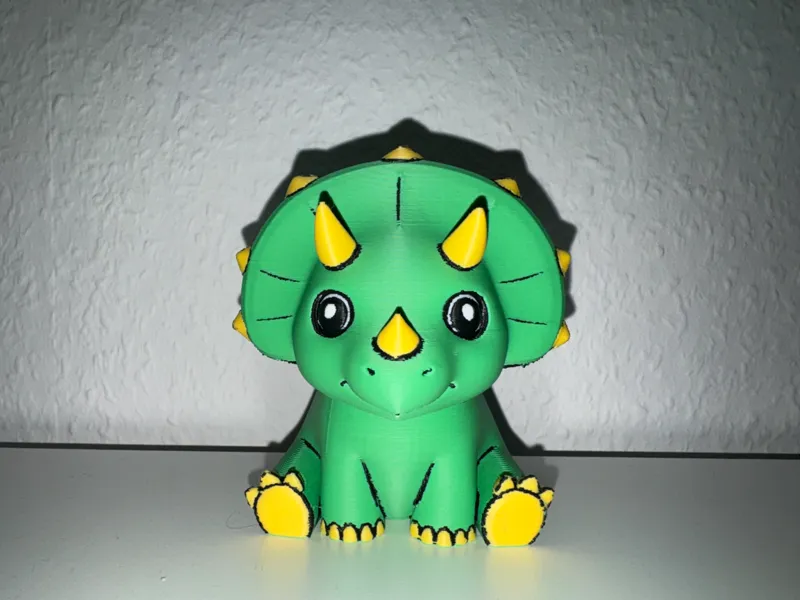 Cute Baby Triceratops – Chibi / Süßer dino comic