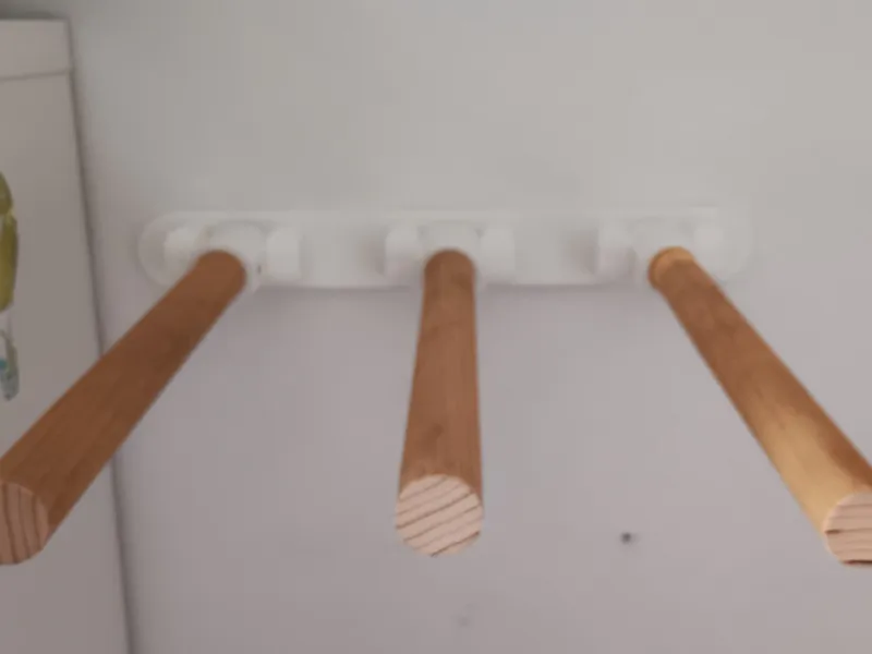 Clothing hanger
