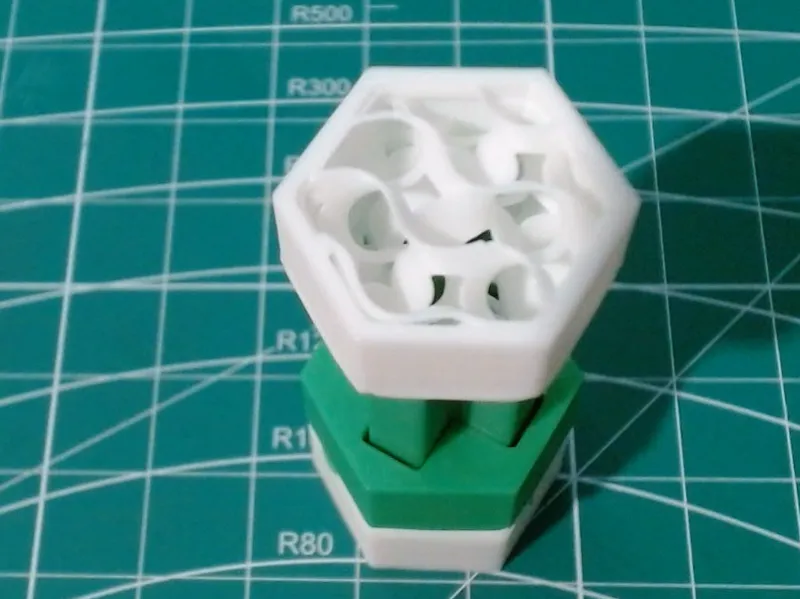 top gyroid infill  Bolt fidget