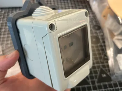 magnetic IP55 box holder