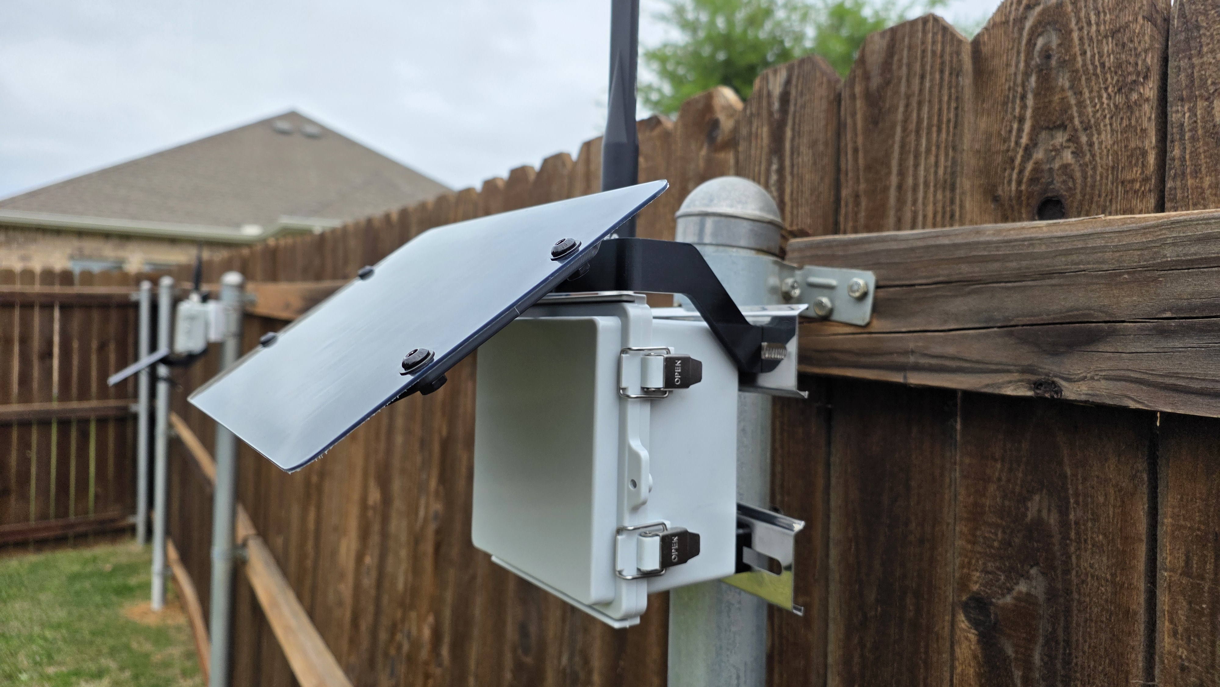 Miniatura 1 do modelo 3D Meshtastic / MeshCore Solar Panel Bracket & Mount