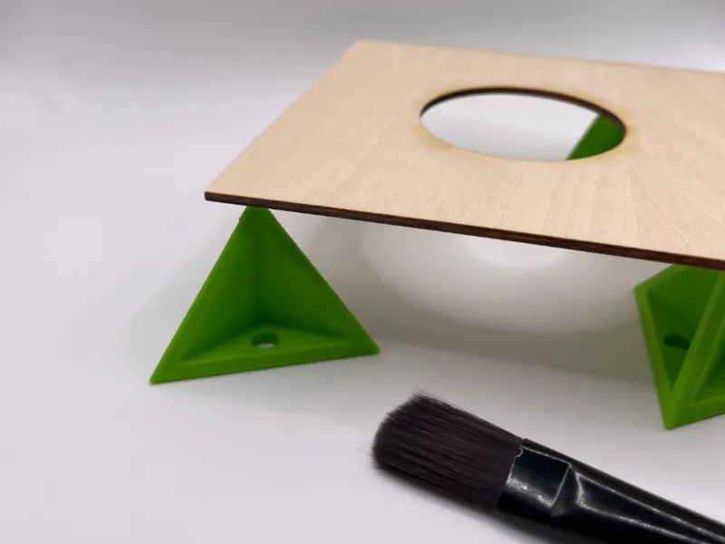 paint pyramid stand