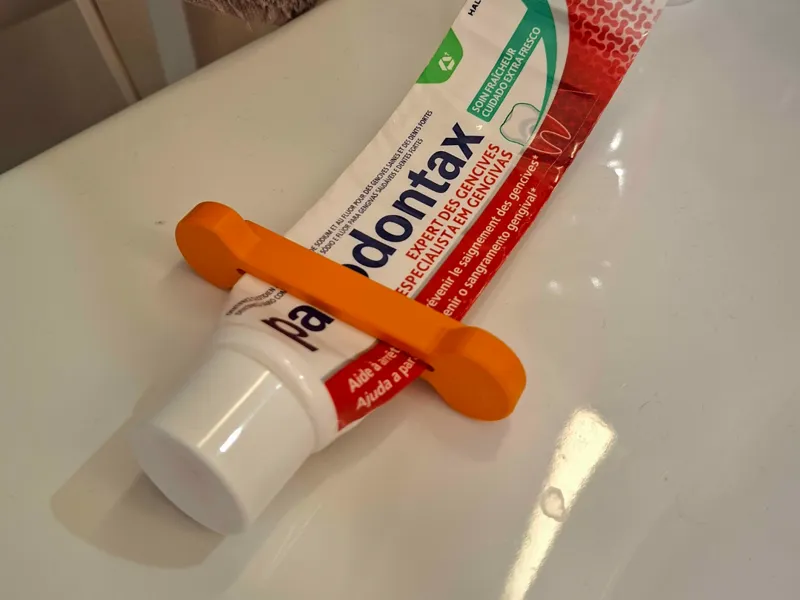 Toothpaste squeezer