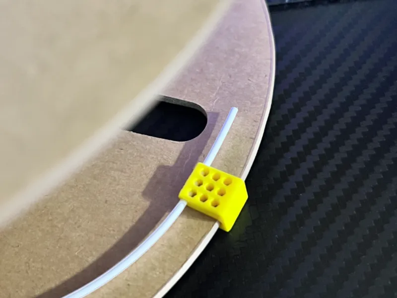 Simple filament clip