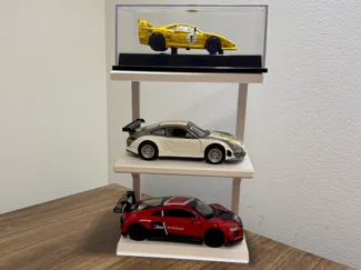 Simple display shelve for a desk