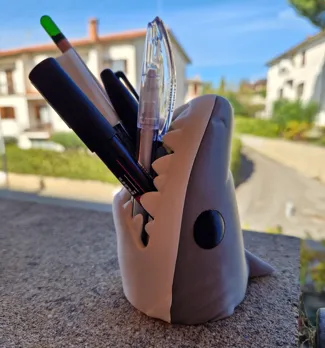 Shark pen holder