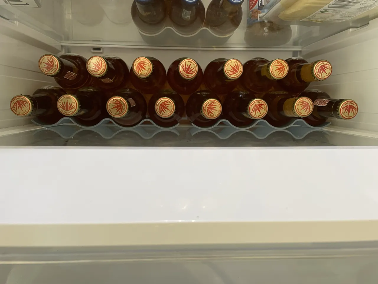 (Beer?) bottle/can holder for the fridge view 2