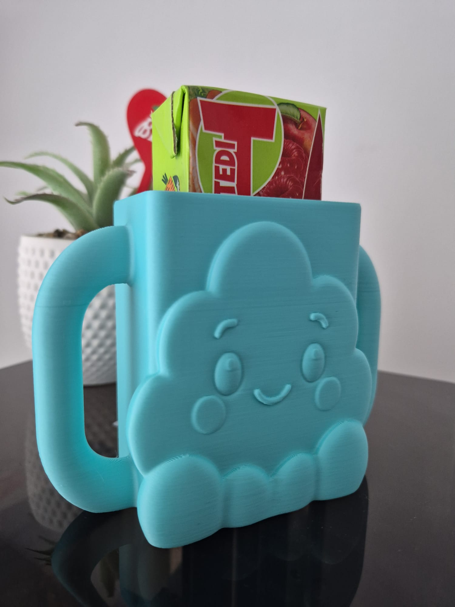 Miniatura 1 do modelo 3D Cloud Sip Buddy – Cute Juice Box Holder for Kids