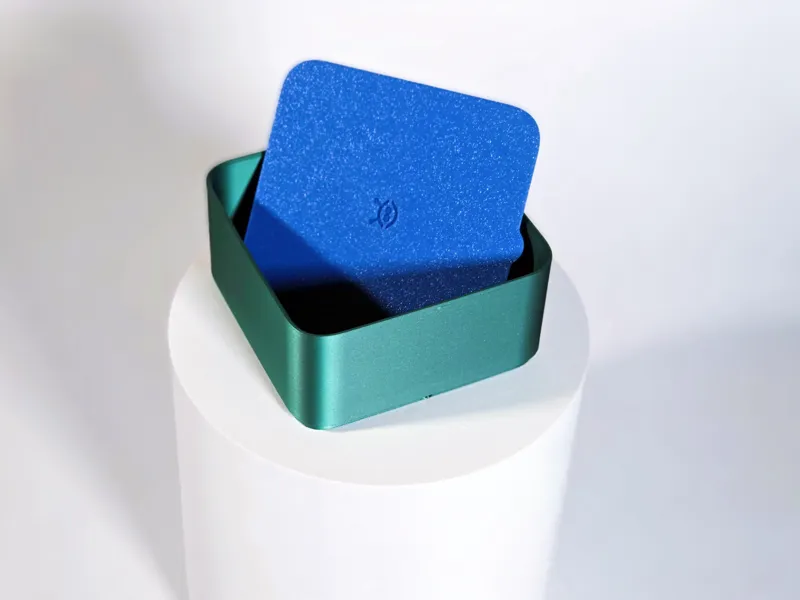 100x100x49mm snap top stacking box