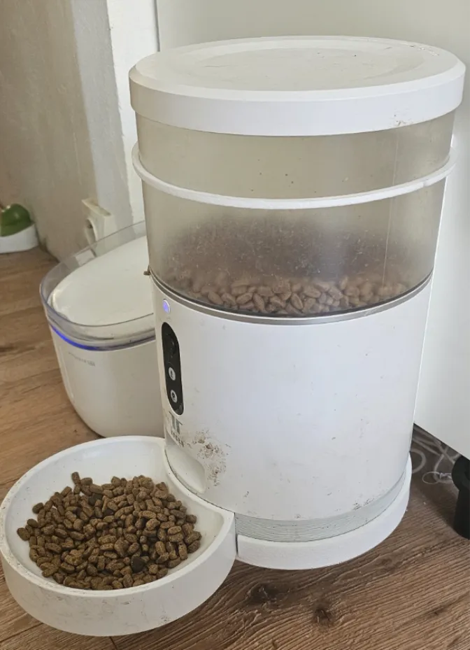 TESLA Smart Pet Feeder (+- Camera) wall mount  